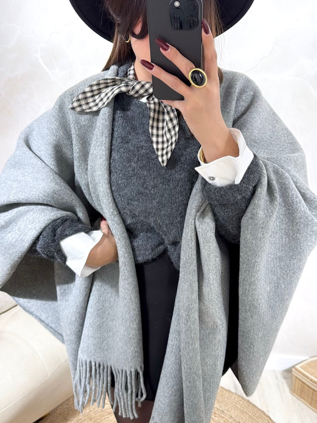 Poncho Ava